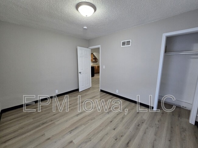 Building Photo - 1125 N Barclay St