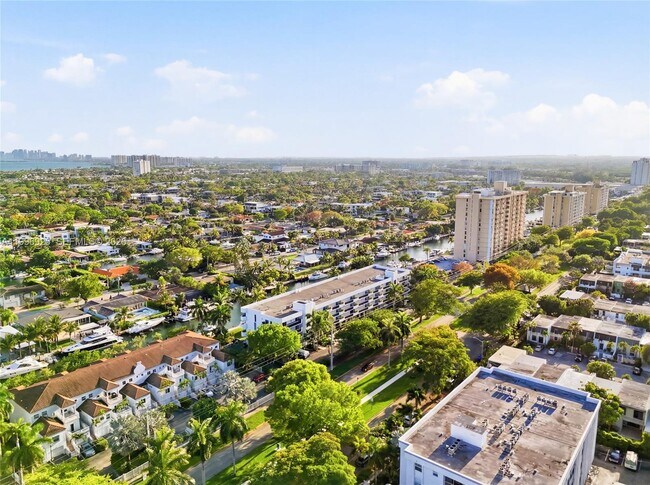 Building Photo - 2370 NE 135th St