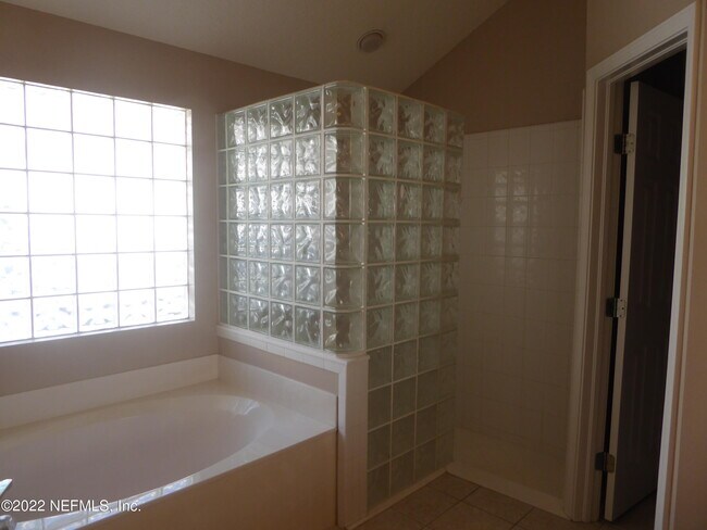 Building Photo - 8716 Canopy Oaks Dr
