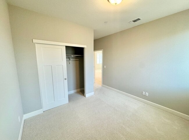 Building Photo - Beautiful home in Springlake!!