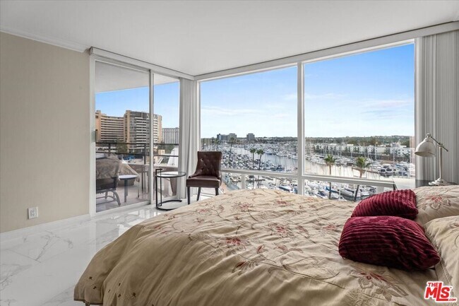 Building Photo - 4267 Marina City Dr