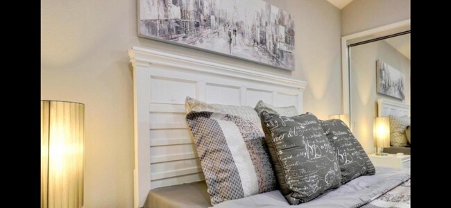 Building Photo - Spacious and beautiful 3 bedroom 2 bath ho...