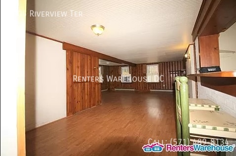 Primary Photo - 1004 Riverview Terrace