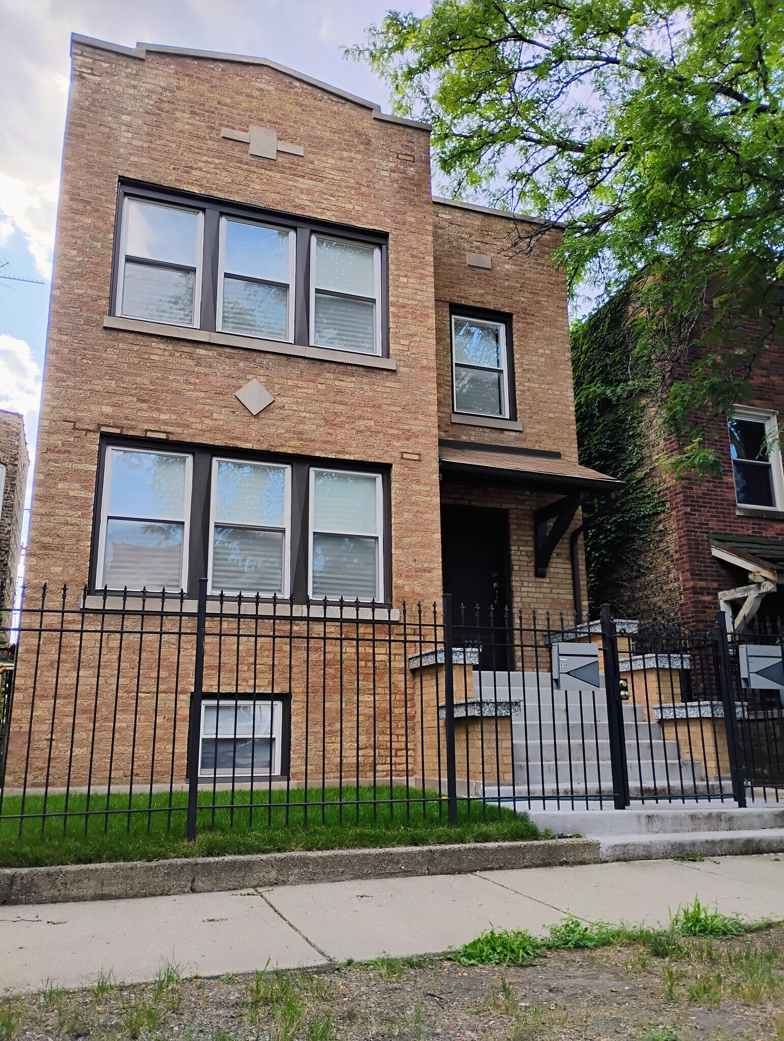 Building Photo - 7256 S Cornell Ave