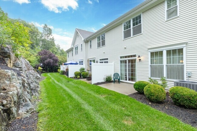 Building Photo - 52 Parkside Dr