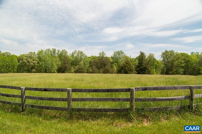 Building Photo - 1522 Oak Hill Ln