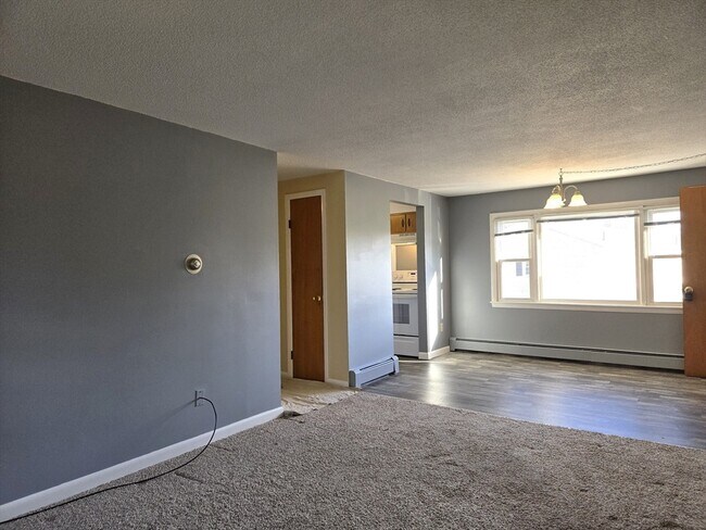 Primary Photo - 19 Chapman Ave