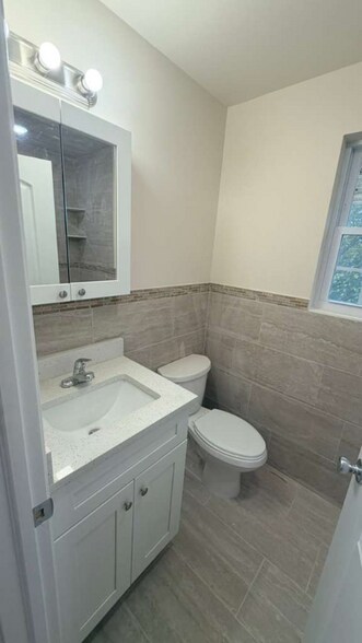 Building Photo - 628 S 12th St