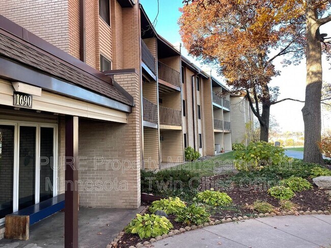 Building Photo - 1690 MN-36
