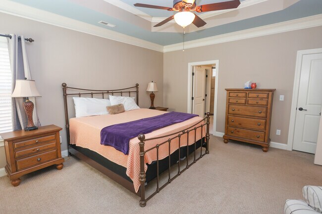 Building Photo - 504 Village Walk Ln