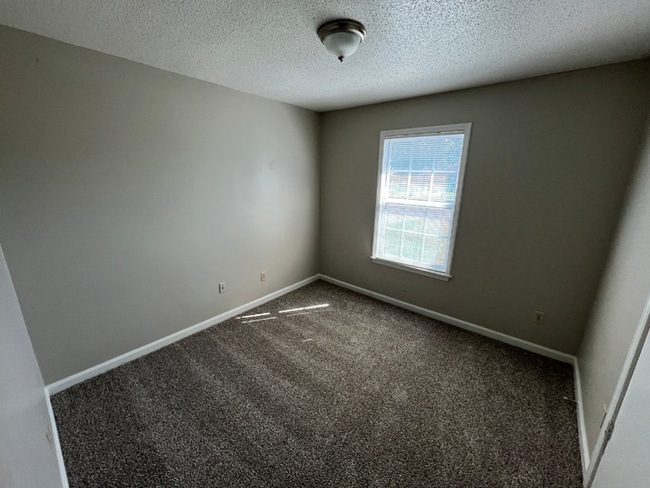 Building Photo - Charming 3BR/2BA Memphis Home | Hardwood Floors, 1-Car Garage & Fenced Yard