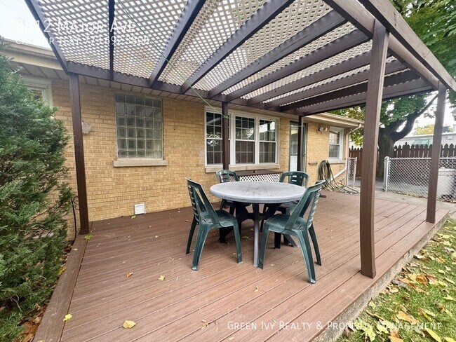 Building Photo - 8812 Major Ave