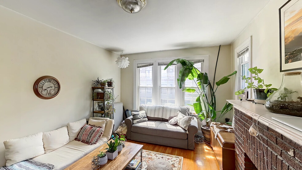 Building Photo - 15 Glenville Ave