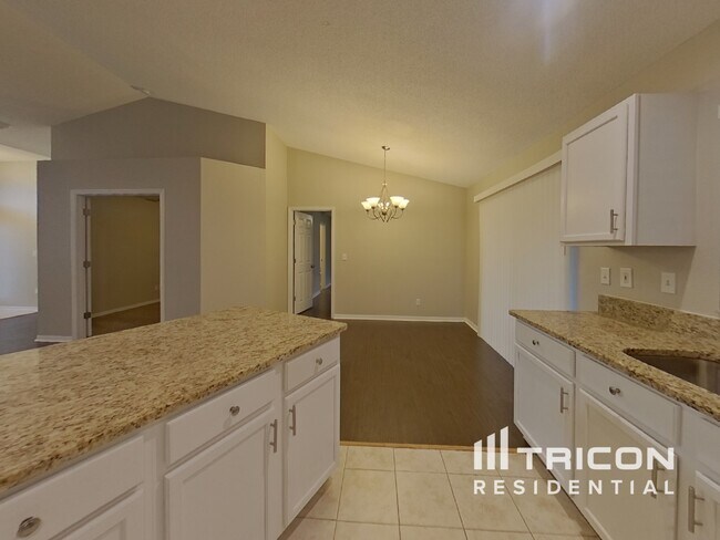 Building Photo - 5044 Pine Needle Dr
