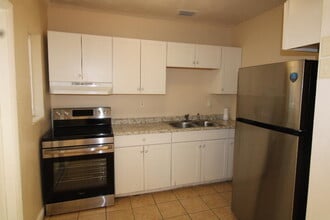 Building Photo - 346 W 15th St