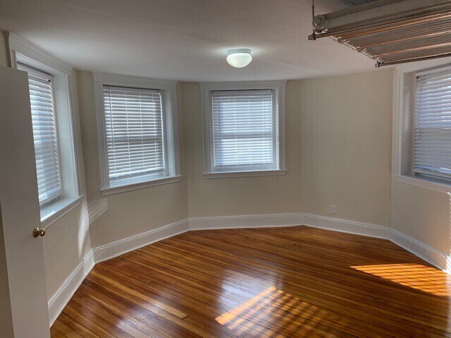 Building Photo - 25 Mount Hood Rd