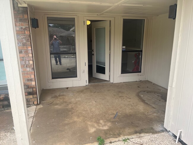 covered back patio - 2213 Oak Bluff Dr