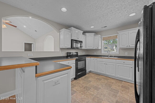 Building Photo - 205 Croatan Woods Dr