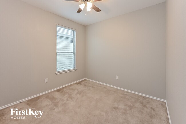 Building Photo - 14711 Myrtle Point Dr