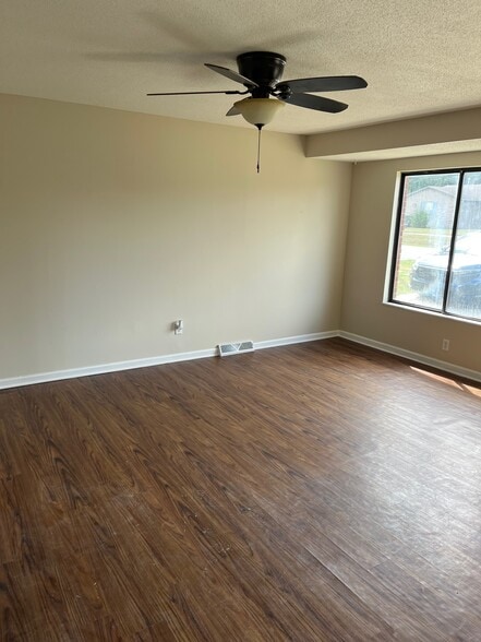 Building Photo - 1709 Cliff Ridge Ct