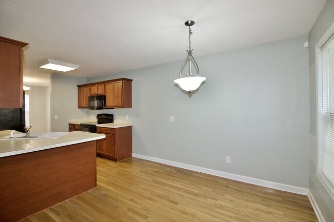 Building Photo - Great 3 bed + bonus house in Aberdeen