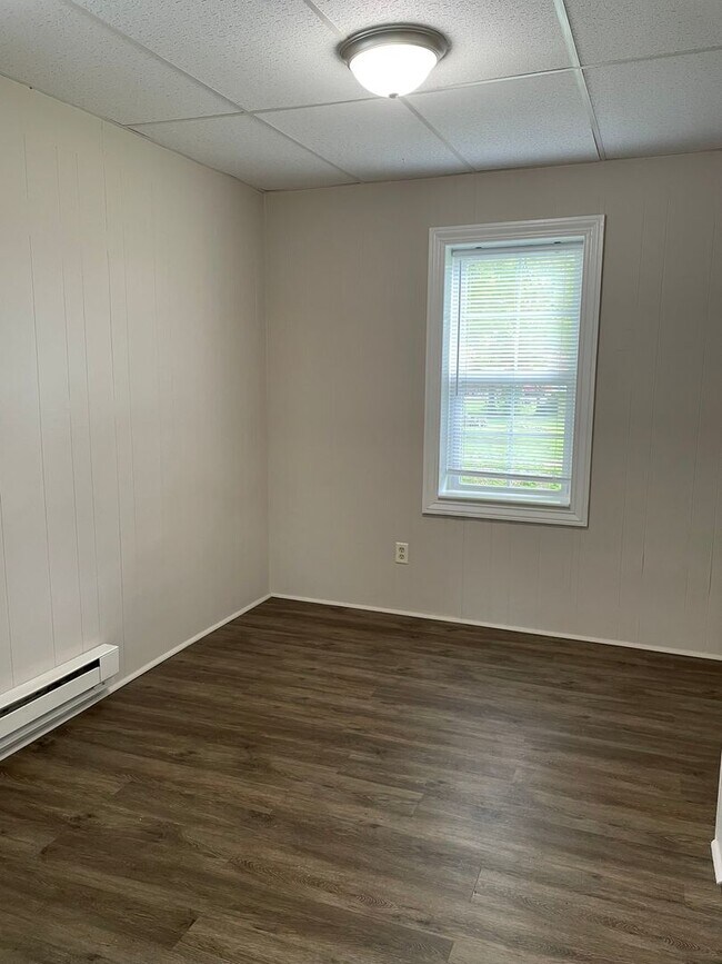 Building Photo - 3901 W Ridge Rd