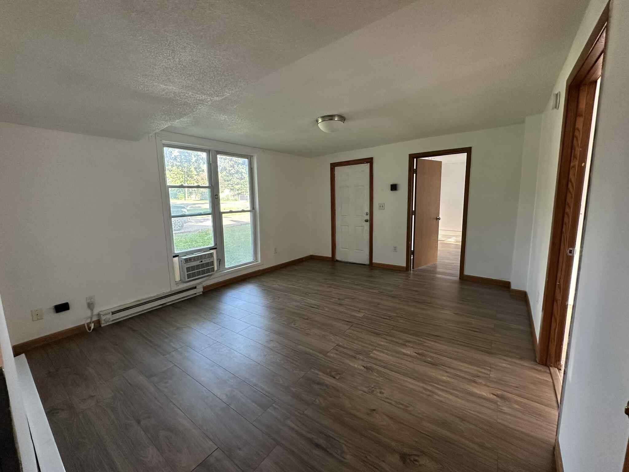Livingroom - 545 Brainerd Ave