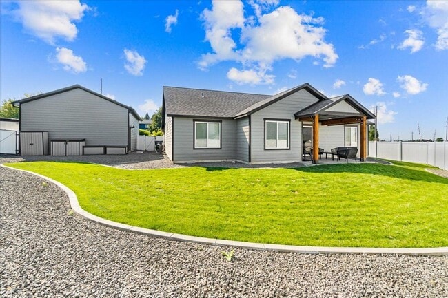 Building Photo - Beautiful New home in Post Falls