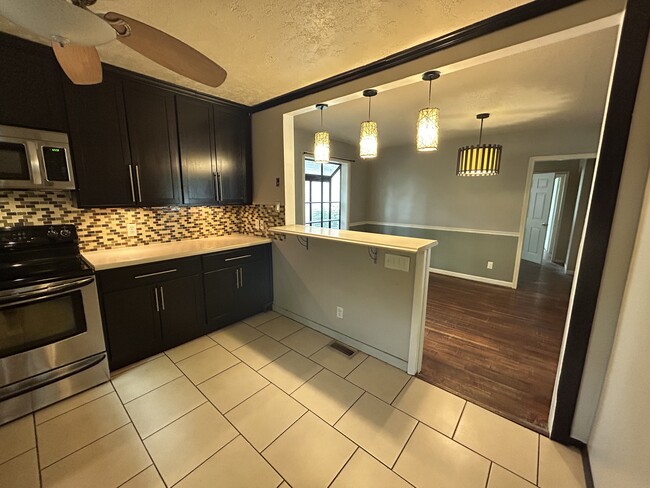 Building Photo - 5420 E 1st St N