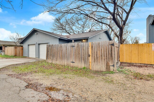 Building Photo - 2203 E Stassney Ln