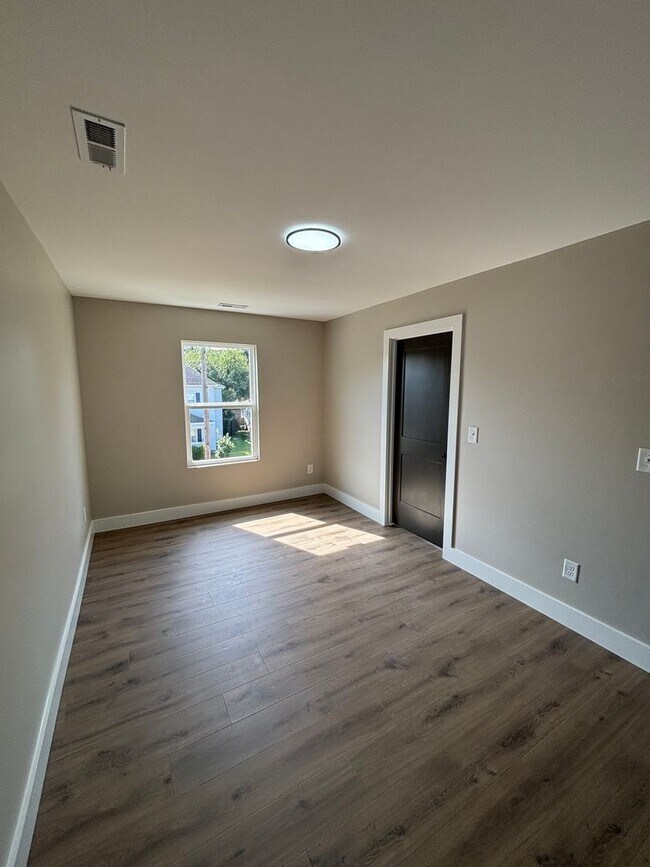 Building Photo - 3131 Linden Ave