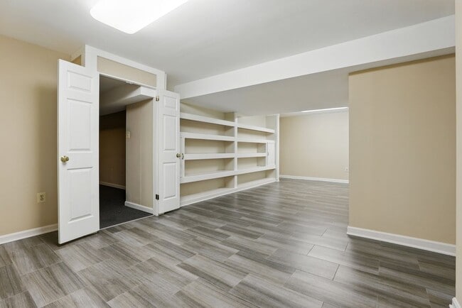 Building Photo - 14720 Peachwood Dr