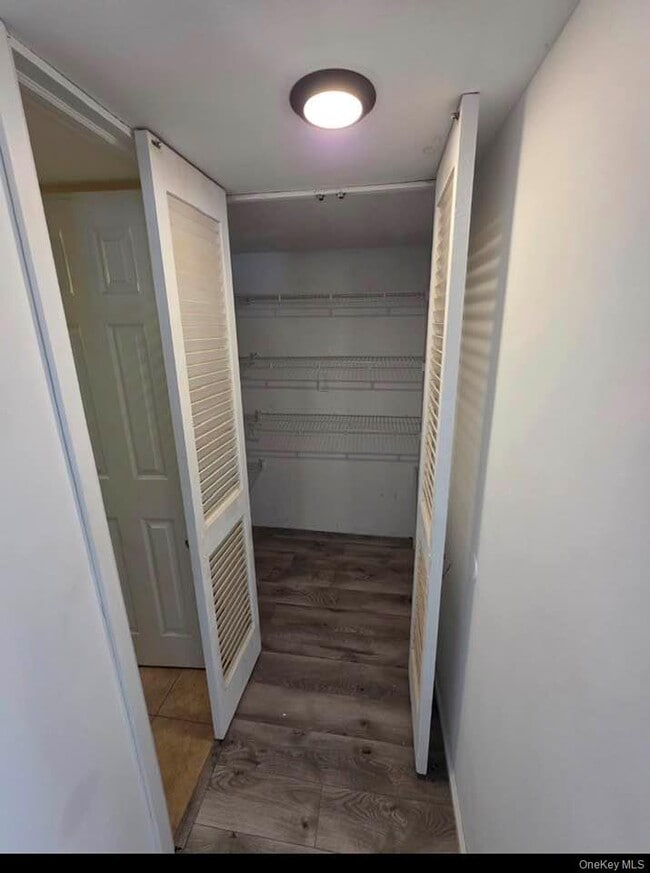 Building Photo - 37 Knollcrest Ave