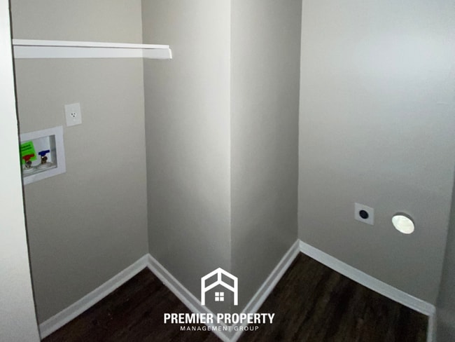 Building Photo - 6313 Leamont Dr