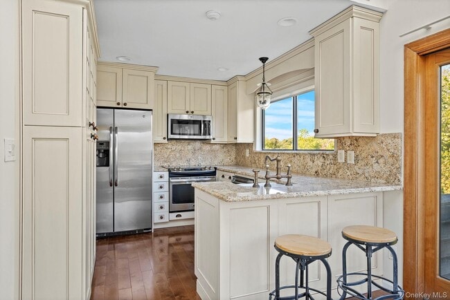 Building Photo - 59 Watchogue Ave
