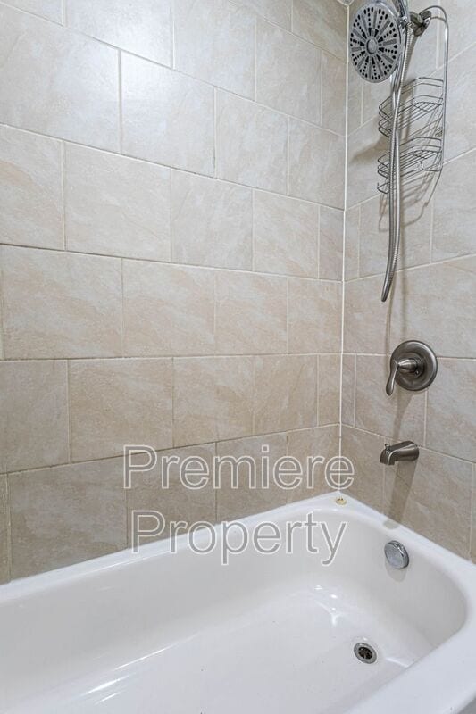 Building Photo - 7607 E 110th St