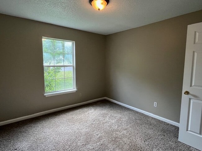 Building Photo - Renovated 2 Bedroom 2 Bath Home for Rent!