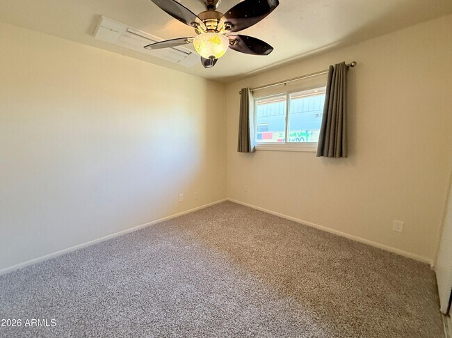 Building Photo - 710 E Hermosa Dr