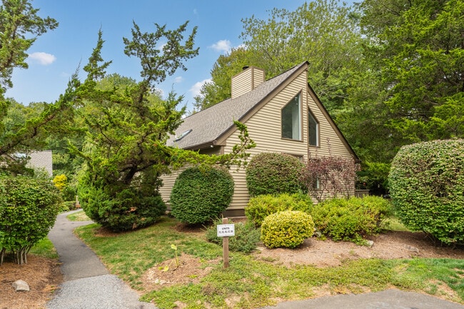Building Photo - 11 Copper Hill Dr