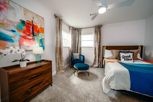 Building Photo - 1605 SE P St