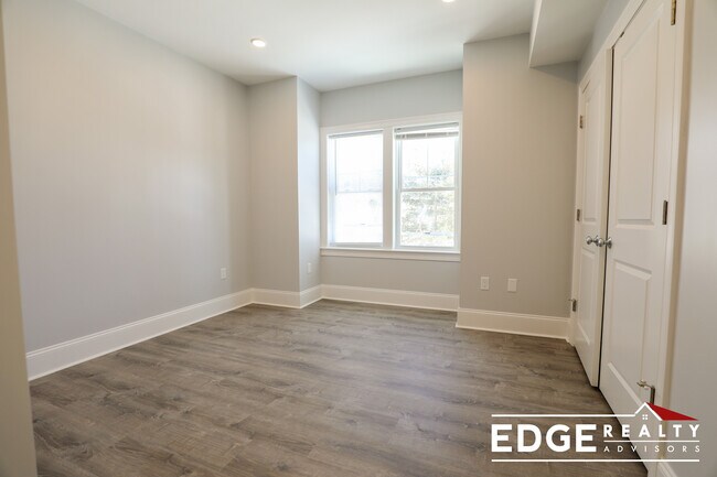 Building Photo - 107 Kenrick St