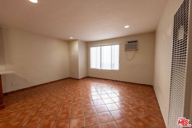 Building Photo - 947 Westmoreland Ave