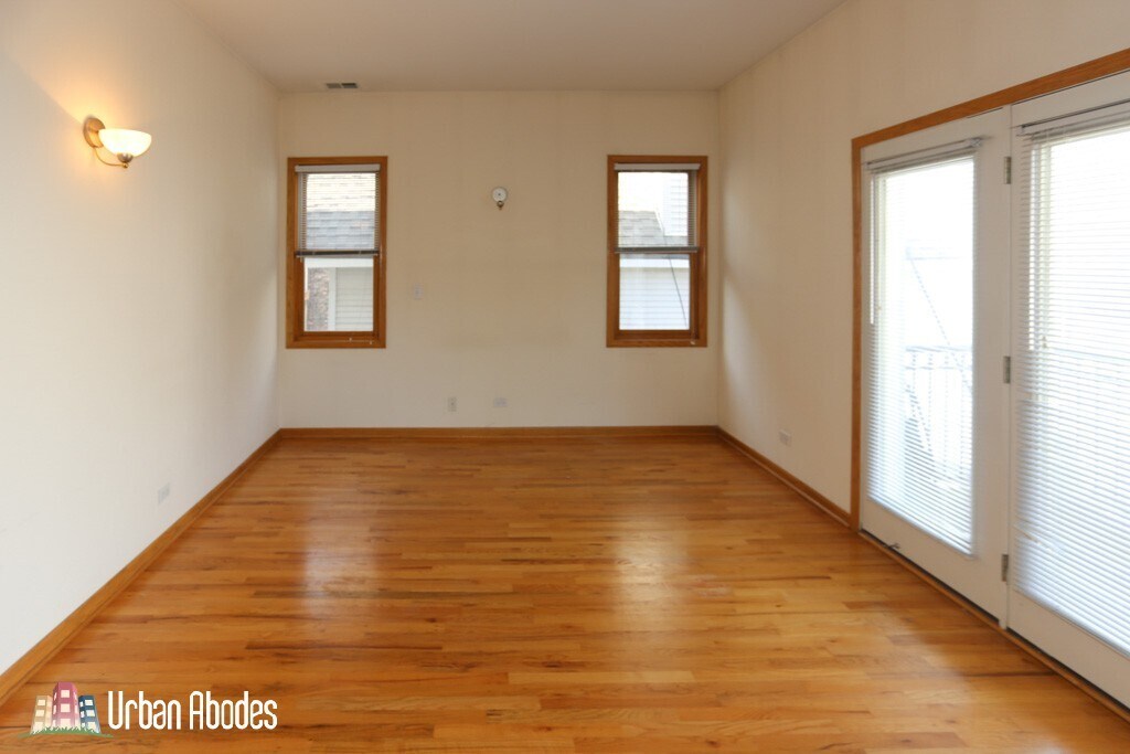 Building Photo - 824 W Buckingham Pl