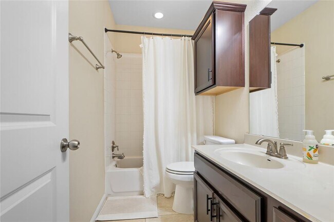 Building Photo - 13400 Briarwick Dr