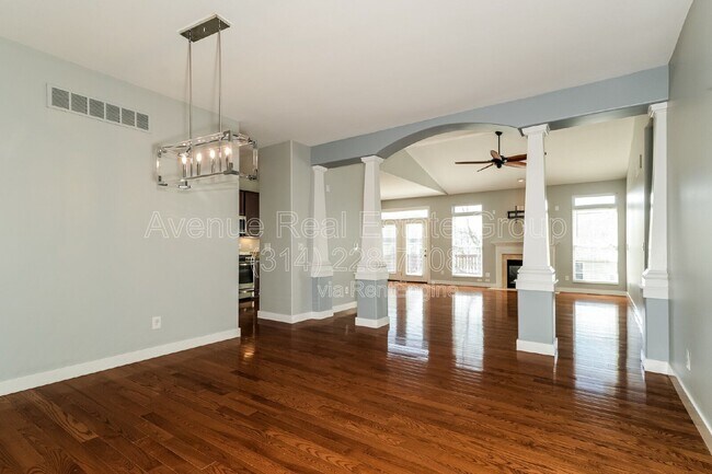 Building Photo - 730 Sunset Ln