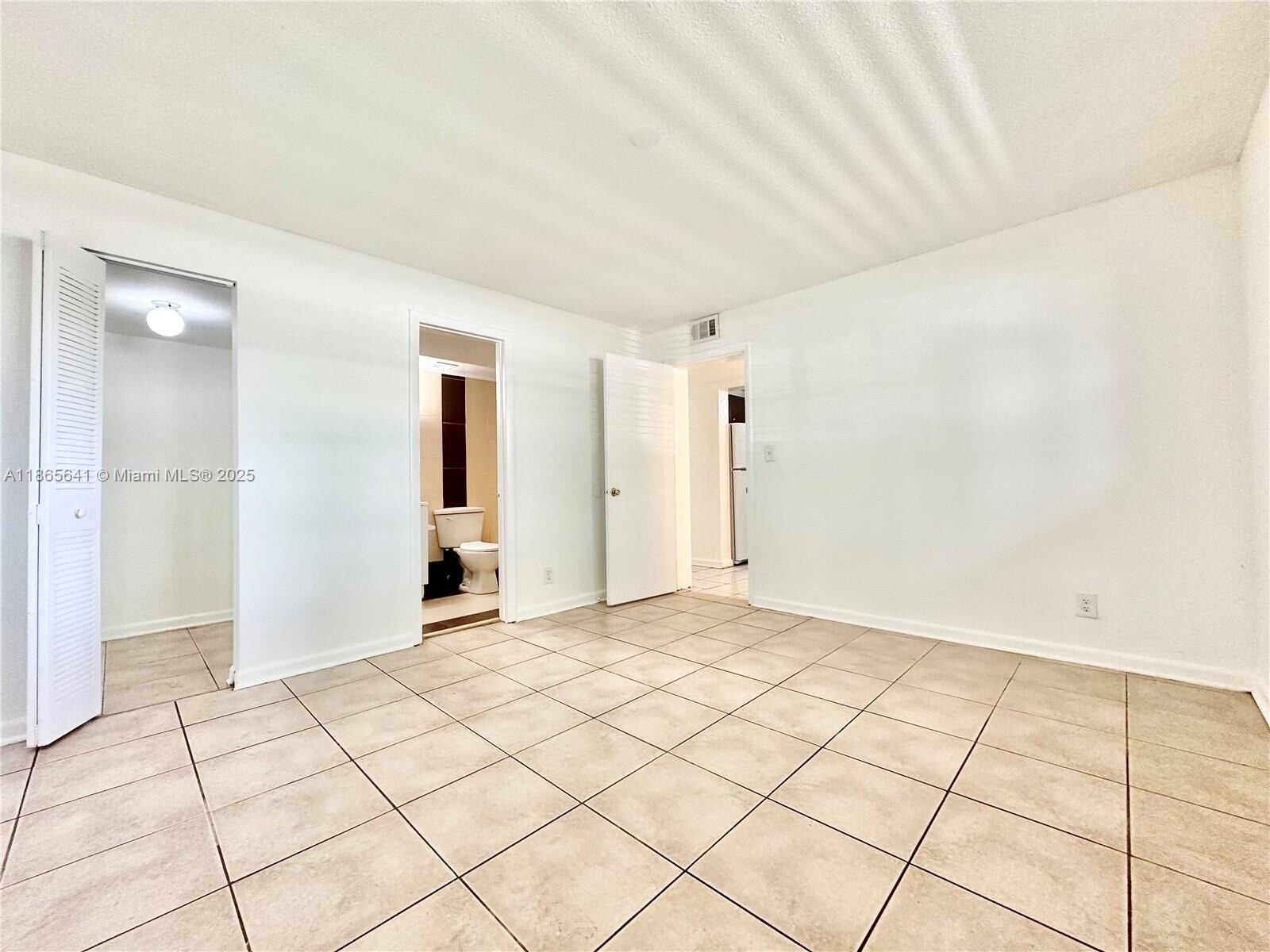 Building Photo - 7831 Colony Cir N