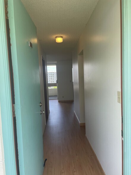 entering unit - 1555 Pohaku St