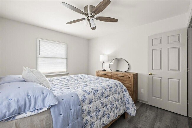 Building Photo - 9121 Potomac Dr