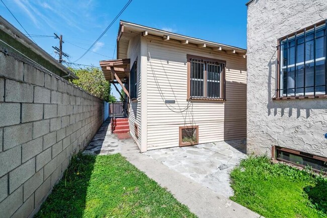 Building Photo - 1321 E 48th St