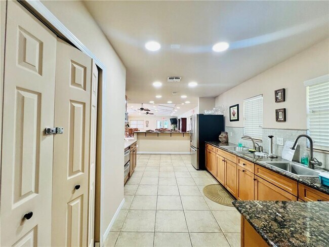 Building Photo - 4250 N Hwy A1A